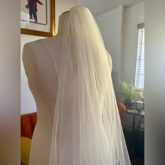 David's Bridal Sheer Cream Veil - Picture 3 of 6